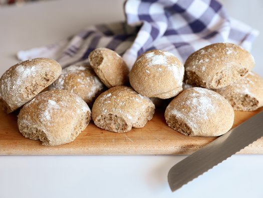 Quick and easy wholemeal rolls